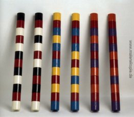 Sechs runde Holzstäbe Sechs runde Holzstäbe