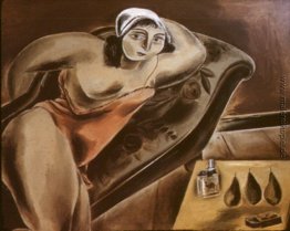 Mädchen, das auf Sofa Mädchen, das auf Sofa