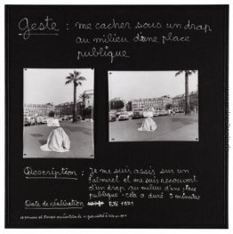 Geste: Me Cacher Sous un Drap Au milieu d'une Platz Publique Geste: Me Cacher Sous un Drap Au milieu d'une Platz Publique