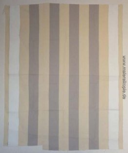 Peinture acrylique blanche sur blanc et tissu rayé gris clair