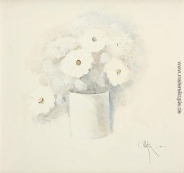 Vase mit weißen Blumen