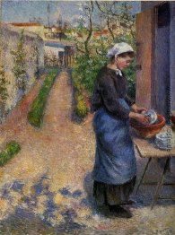 Junge Frau wäscht Teller Junge Frau wäscht Teller