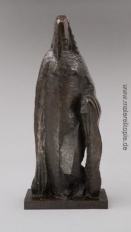 Frau mit Gardinen