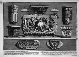 Stücke von Säulen, Kapitelle, Fragmente von Marmorfriese und Ver