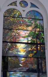 Fenster mit Herbst Sonnenuntergang im Wald Fenster mit Herbst Sonnenuntergang im Wald