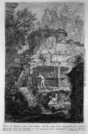 Ruinen einer alten Grab, bevor andere Ruinen einer Wasserleitung