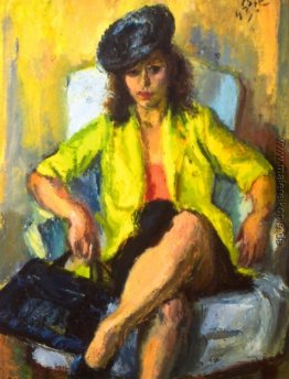 Sitzende Frau mit gelber Jacke