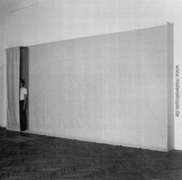 Flacher Raum