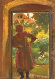 Frau, die in einer Tür Frau, die in einer Tür