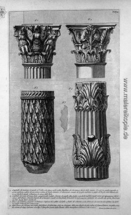 Stücke von Säulen und Kapitellen