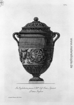 Antike Vase aus Marmor mit Ochsenschädeln und Girlanden geschmüc