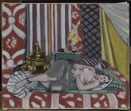 Odalisque in grau culottes