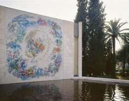 Das Mosaik "Der Prophet Elias" im Garten von Marc Chagall-Museum