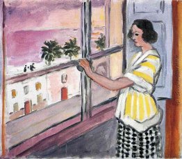 Junge Frau am Fenster, Sonnenuntergang