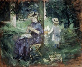Frau mit Kind in einem Garten