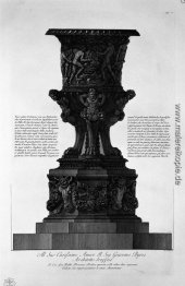 Große alte Vase mit seinen Marmorsockel auf Titiwangsa, Villa im Große alte Vase mit seinen Marmorsockel auf Titiwangsa, Villa im