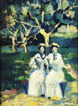 Zwei Frauen in einem Garten