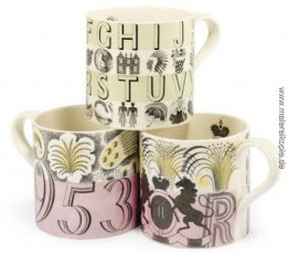 Drei Tassen Wedgwood ausgelegt Drei Tassen Wedgwood ausgelegt