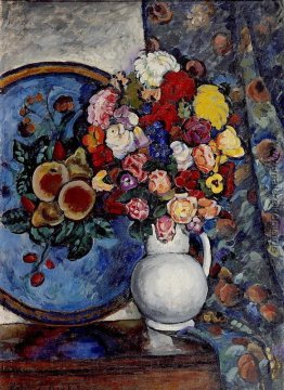 Stillleben. Blumen in einem Vase (mit Schale) Stillleben. Blumen in einem Vase (mit Schale)