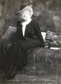 Thilda H. - Die Verschleierte Dame Thilda H. - Die Verschleierte Dame