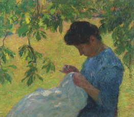 Junge Frau Sewing im Garten Junge Frau Sewing im Garten