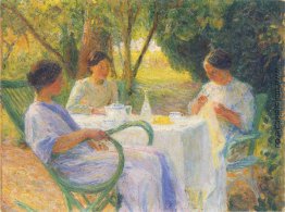 Junge Frauen im Garten in Marquayrol Junge Frauen im Garten in Marquayrol