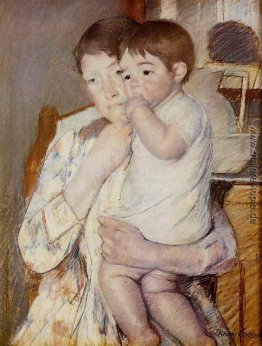 Baby in seinen Armen Mother`s, saugt seinen Finger Baby in seinen Armen Mother`s, saugt seinen Finger