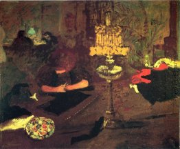 Junge Frau in der Nähe von Lampe Junge Frau in der Nähe von Lampe