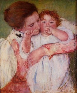 Wenig Ann saugen ihre Finger von ihrer Mutter Umarmt Wenig Ann saugen ihre Finger von ihrer Mutter Umarmt