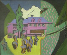 Violett Haus infront von einem schneebedeckten Berg Violett Haus infront von einem schneebedeckten Berg