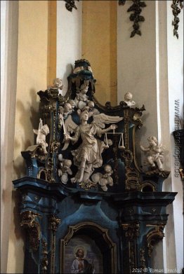 Altar des heiligen Judas Thaddäus mit Erzengel Michael Altar des heiligen Judas Thaddäus mit Erzengel Michael