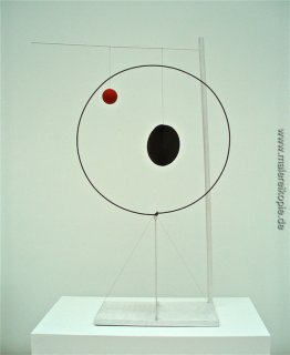 Objekt mit rotem Ball Objekt mit rotem Ball