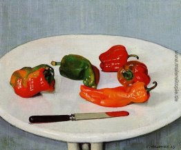Stillleben mit Paprika auf einer weiß lackierten Tisch Stillleben mit Paprika auf einer weiß lackierten Tisch
