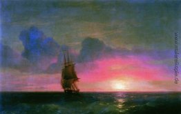Sonnenuntergang. Ein einsamer Segelboot Sonnenuntergang. Ein einsamer Segelboot