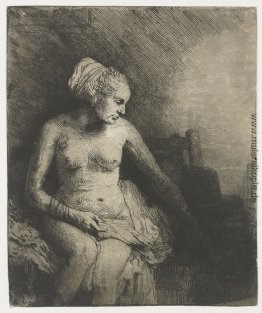 Eine Frau an der Badewanne mit einem Hut neben ihr Eine Frau an der Badewanne mit einem Hut neben ihr