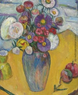 Blumen auf einem gelben Tisch Blumen auf einem gelben Tisch