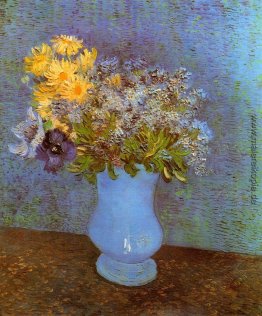 Vase mit Fliedern, Gänseblümchen und Anemonen Vase mit Fliedern, Gänseblümchen und Anemonen