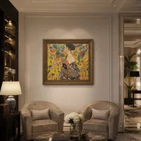 Frau mit Fächer — Boutiquehotel