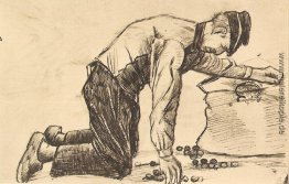 Man Putting Kartoffeln in einem Sack Man Putting Kartoffeln in einem Sack