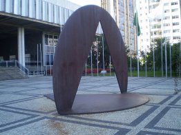 Escultura keine Halle das Bandeiras da Assembleia Legislativa de Escultura keine Halle das Bandeiras da Assembleia Legislativa de